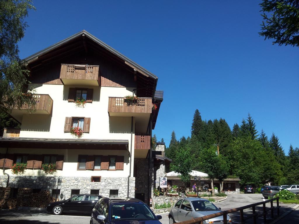 Albergo Nuoitas Forni di Sopra Buitenkant foto
