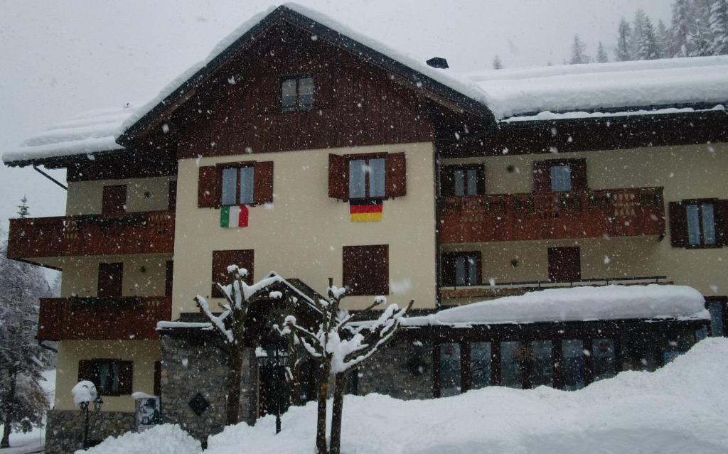 Albergo Nuoitas Forni di Sopra Buitenkant foto